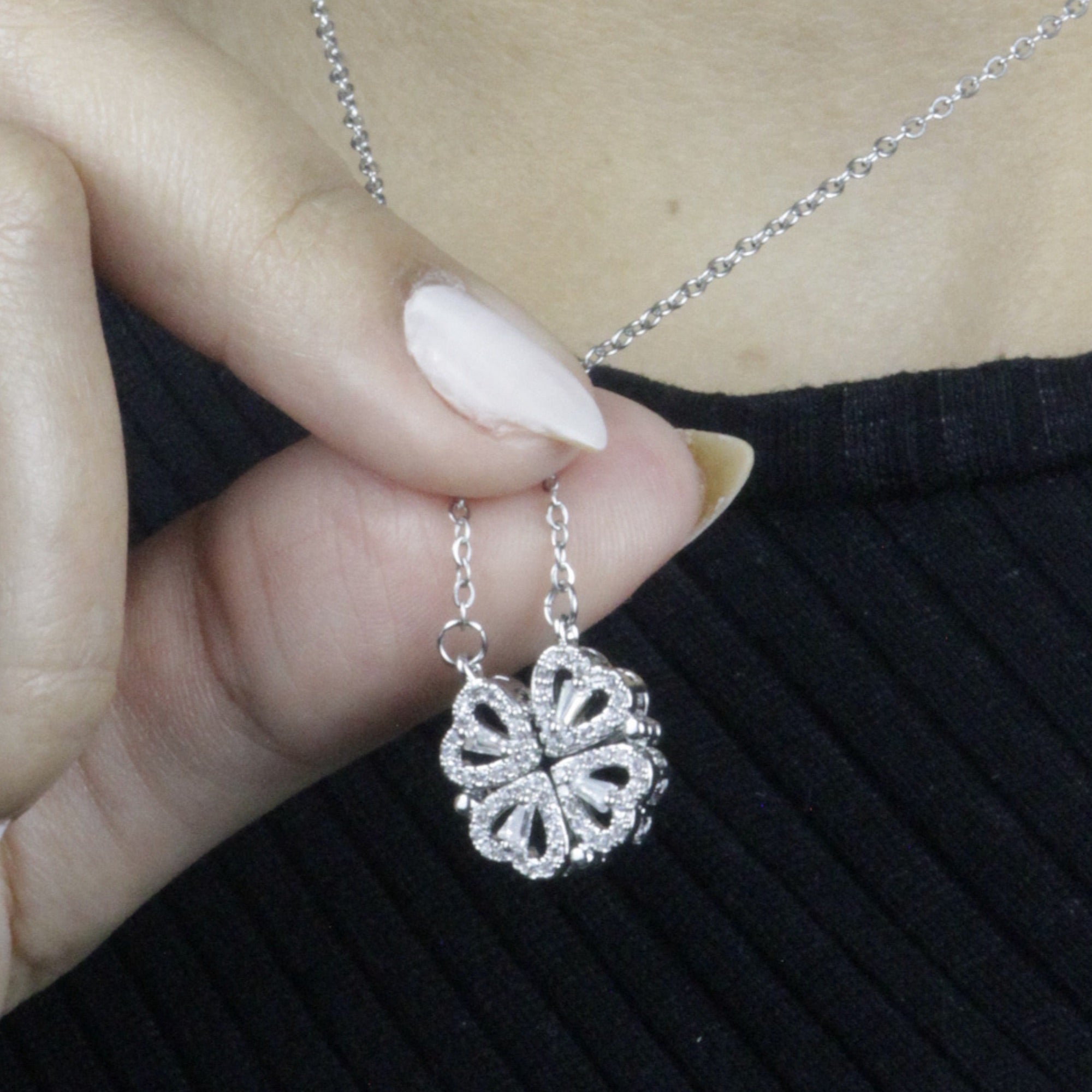 Colar Trevo de Quatro Folhas Magnético - Aço Inox Banhado